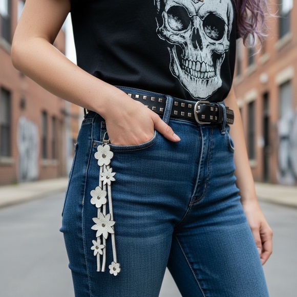 Floral Tassel Leather Bag Charm - White - Picture 5 of 8